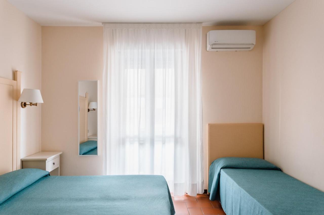 Hotel Milton Марина-ді-П'єтразанта Екстер'єр фото