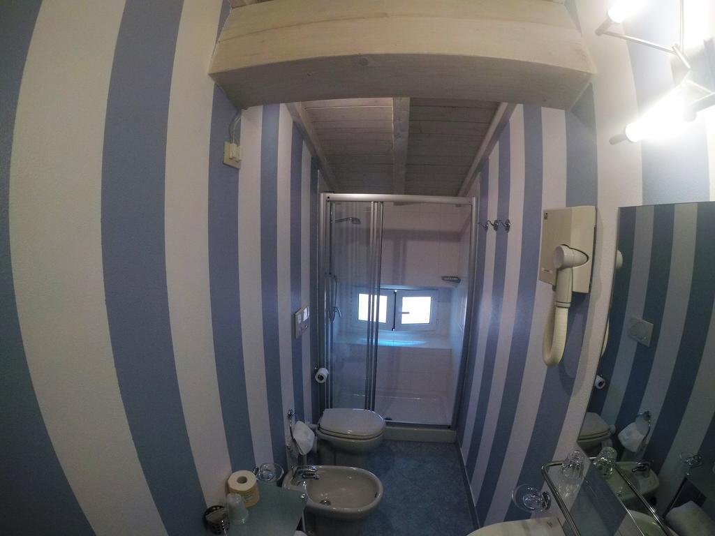 Hotel Milton Марина-ді-П'єтразанта Екстер'єр фото